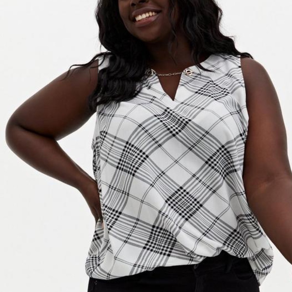 Torrid 1 plaid crepe chain neck detail tank